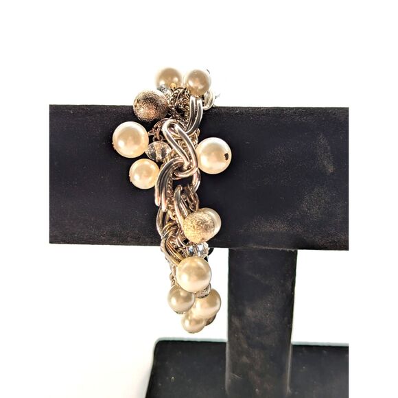 White, Gold Chain Cha Cha Bracelet - Picture 4 of 7